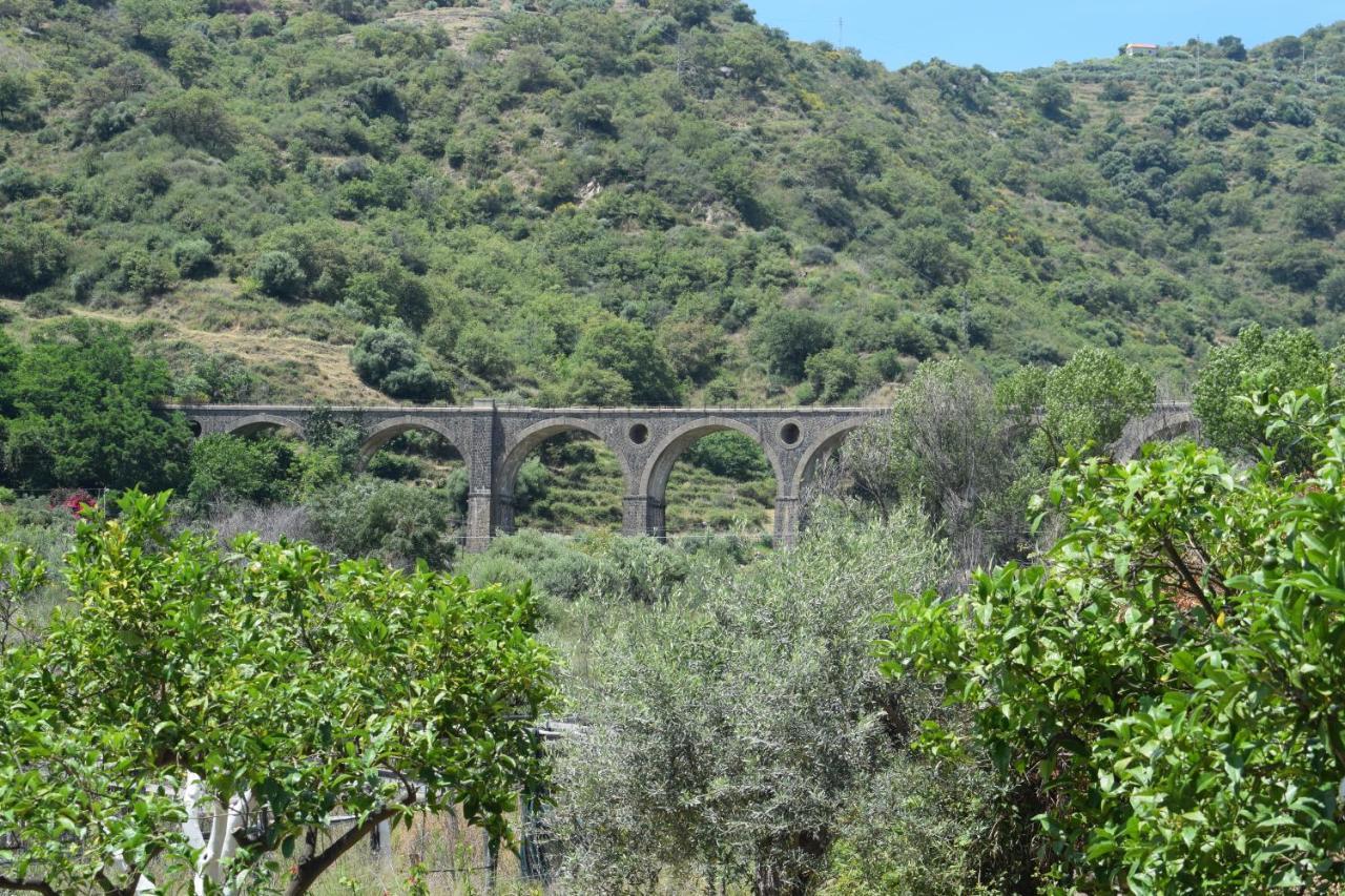 La Porta Delle Gole Motta Camastra Exterior foto
